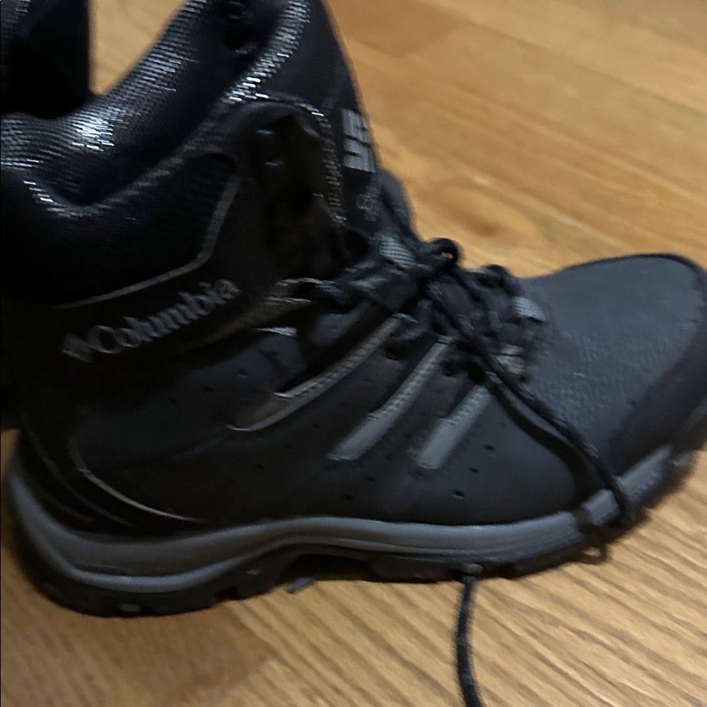 Columbia Black and White Men's Footwear